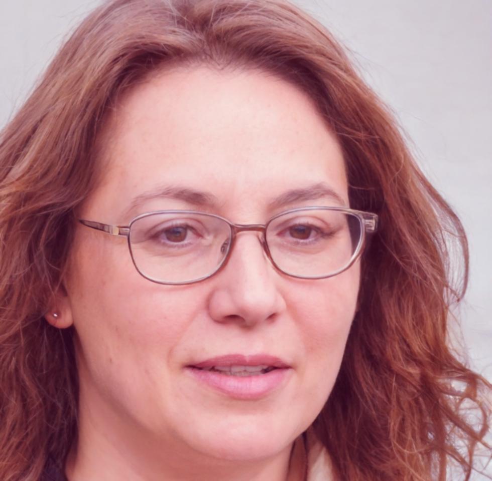 Portret klientki - freelancerka z nieregularnymi przychodami